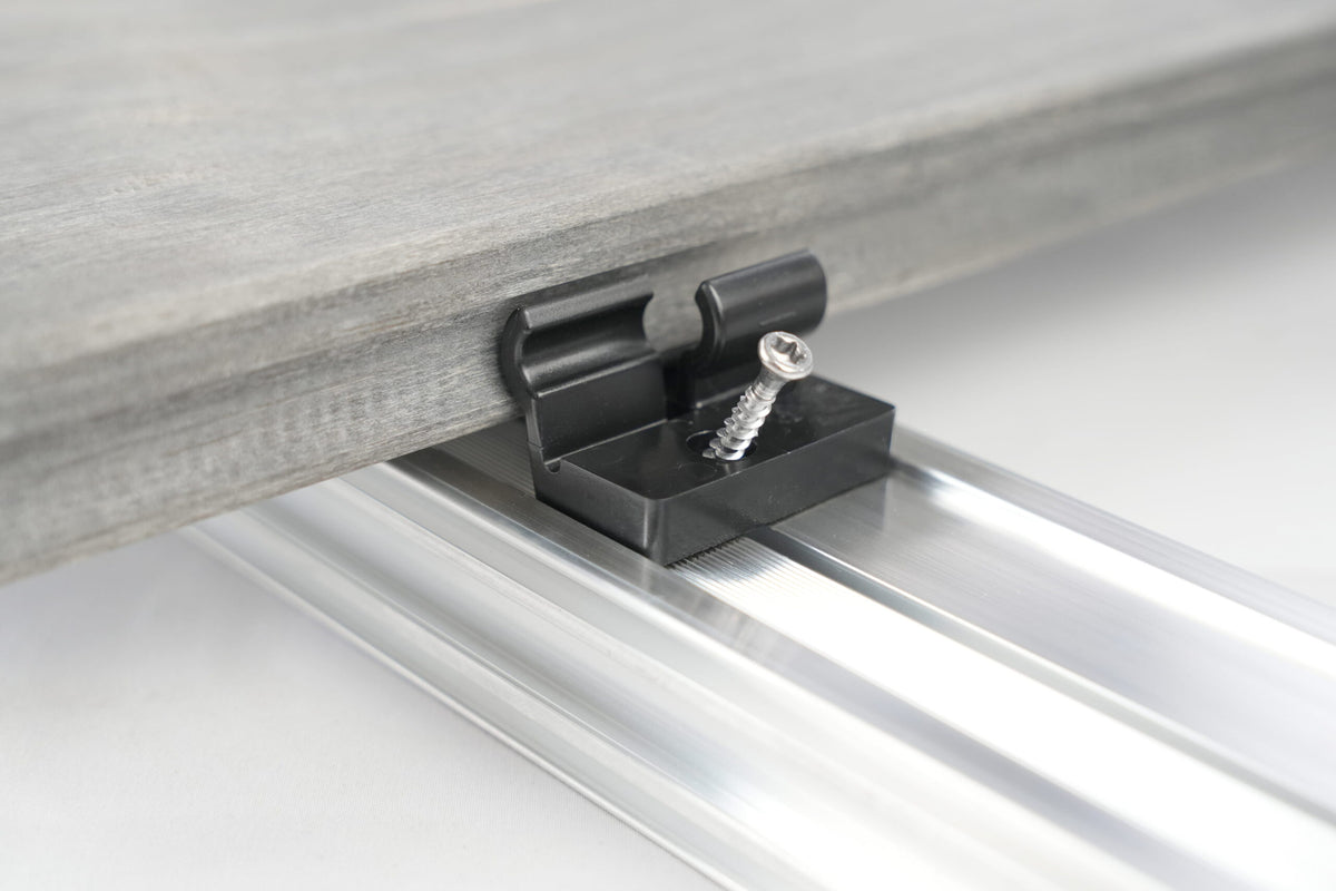 Terrassenverbinder TENI – für Dielen mit Hohlkehle, mit Dielentausch-Funktion