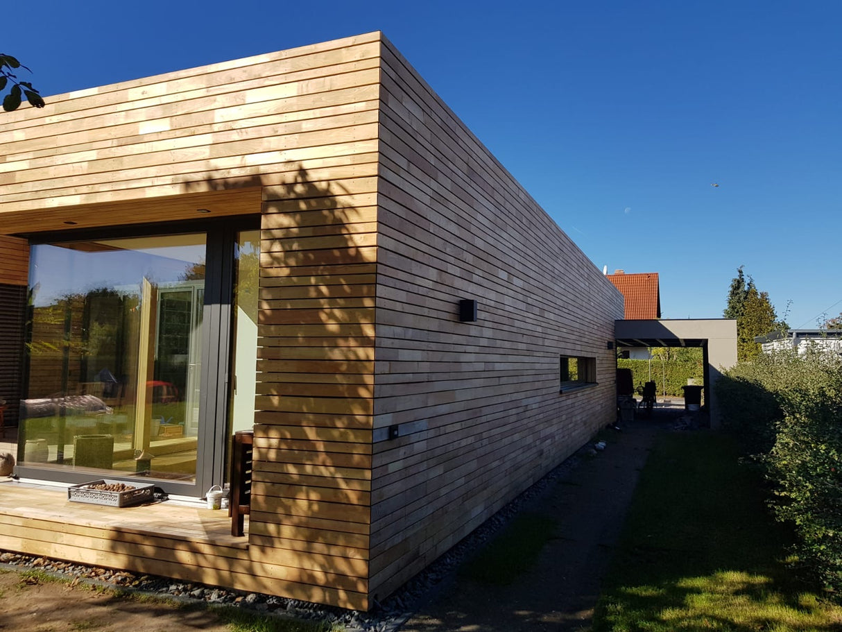 Terrassendiele Robinie 60 x 22 mm, glattkant, stehende Keilzinkung, bombiert