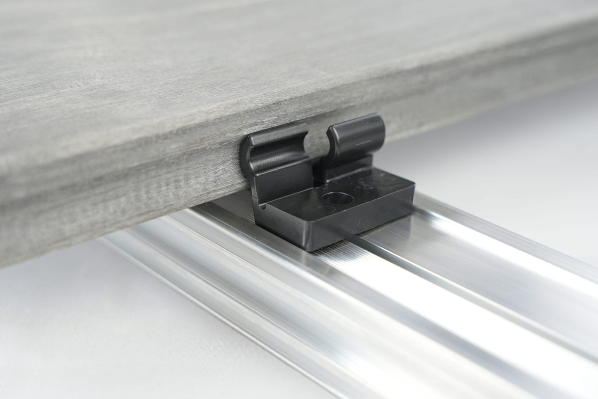 Terrassenverbinder TENI – für Dielen mit Hohlkehle, mit Dielentausch-Funktion